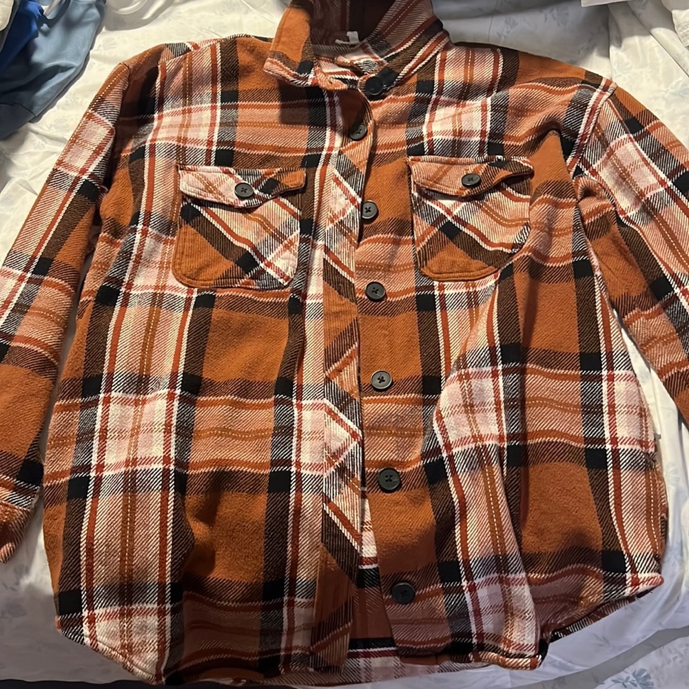 I’m selling a shaker it is a size medium.